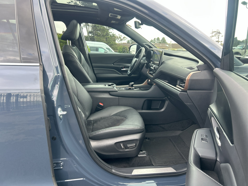 Used 2025 Toyota Grand Highlander AWD Hybrid image 28
