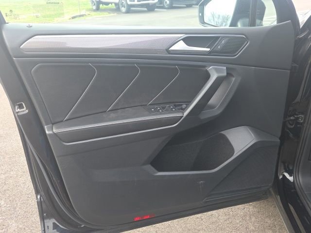 Used 2023 Volkswagen Tiguan SE R-Line AWD/4WD image 25