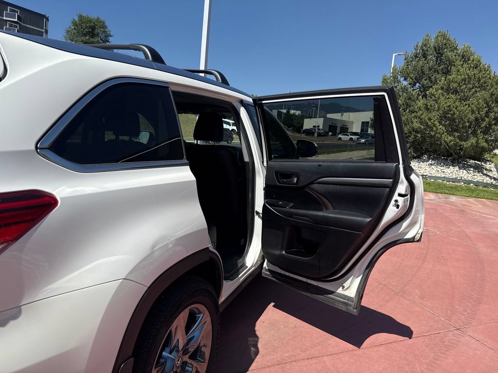 Used 2019 Toyota Highlander Limited Platinum AWD/4WD image 23