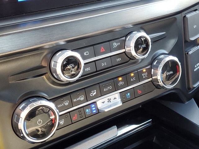 Certified 2025 Ford F250 Lariat w/ Black Appearance Package AWD/4WD image 25
