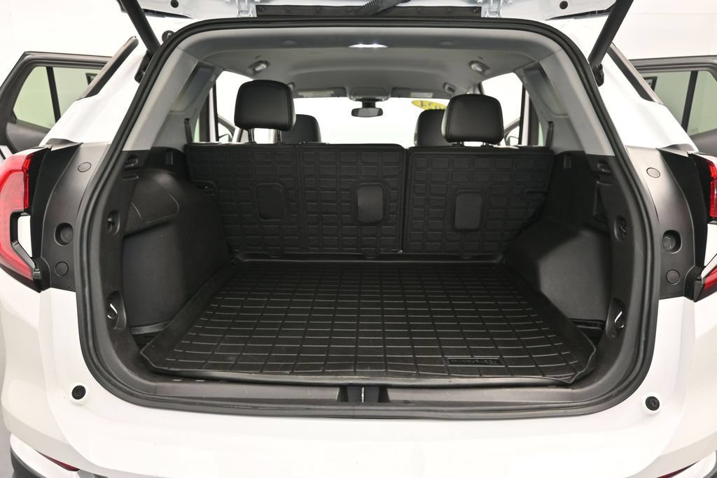 Used 2024 GMC Terrain SLT AWD/4WD image 11