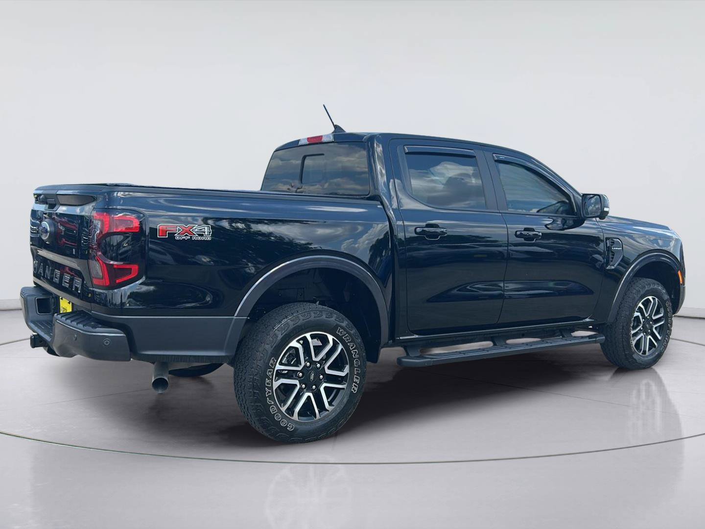 Certified 2024 Ford Ranger Lariat w/ FX4 Off-Road Package AWD/4WD image 4
