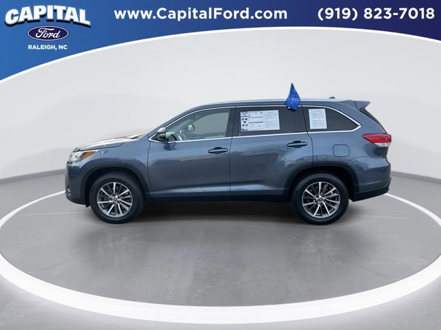 Used 2019 Toyota Highlander XLE image 3