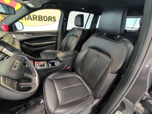 Used 2024 Jeep Grand Cherokee Limited AWD/4WD image 12