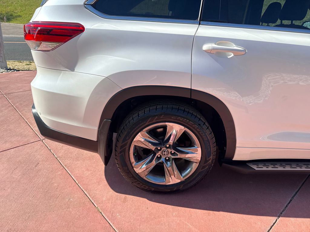 Used 2018 Toyota Highlander Limited Platinum AWD/4WD image 34