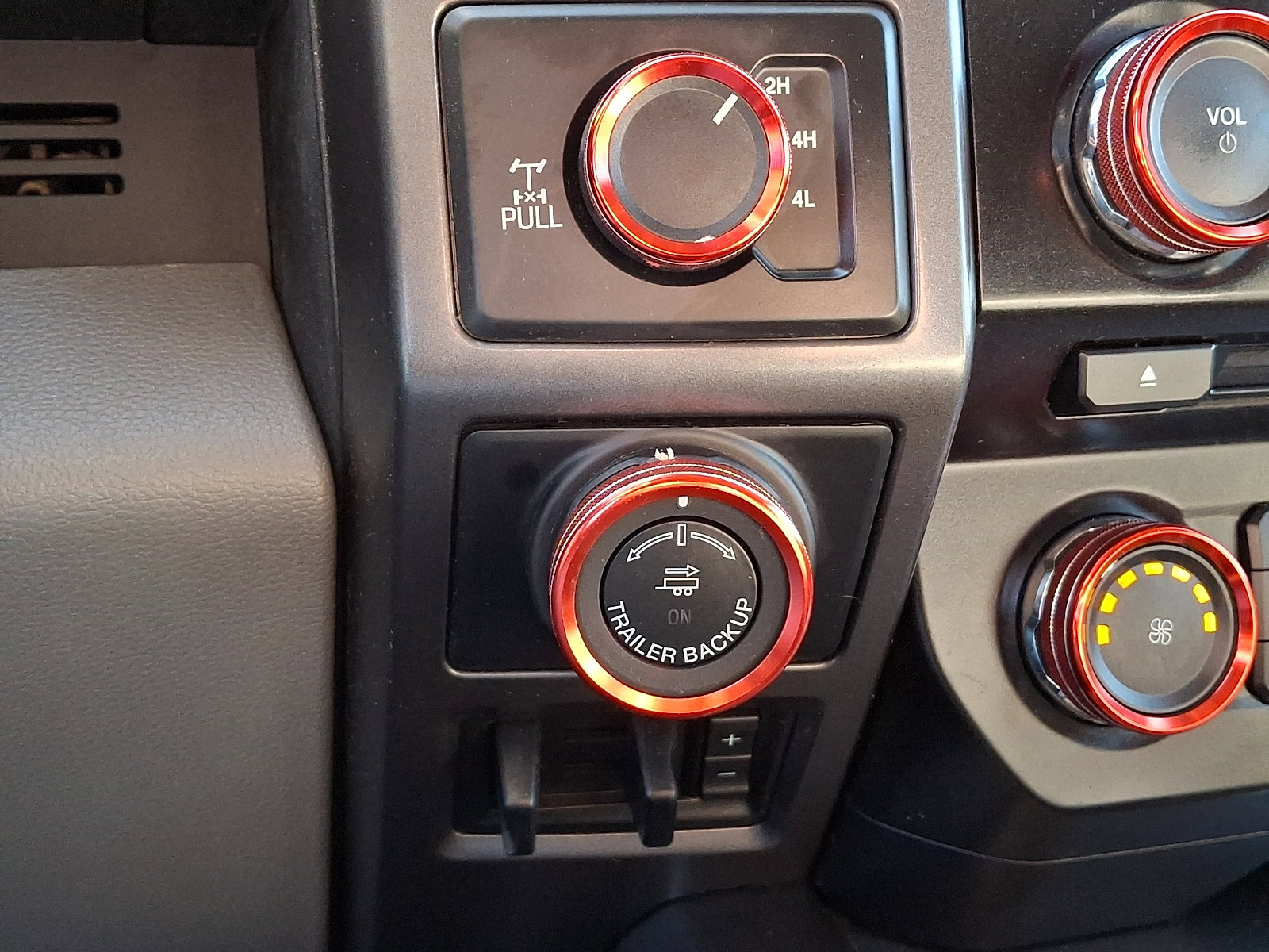 Certified 2017 Ford F150 XLT w/ Equipment Group 302A Luxury image 26