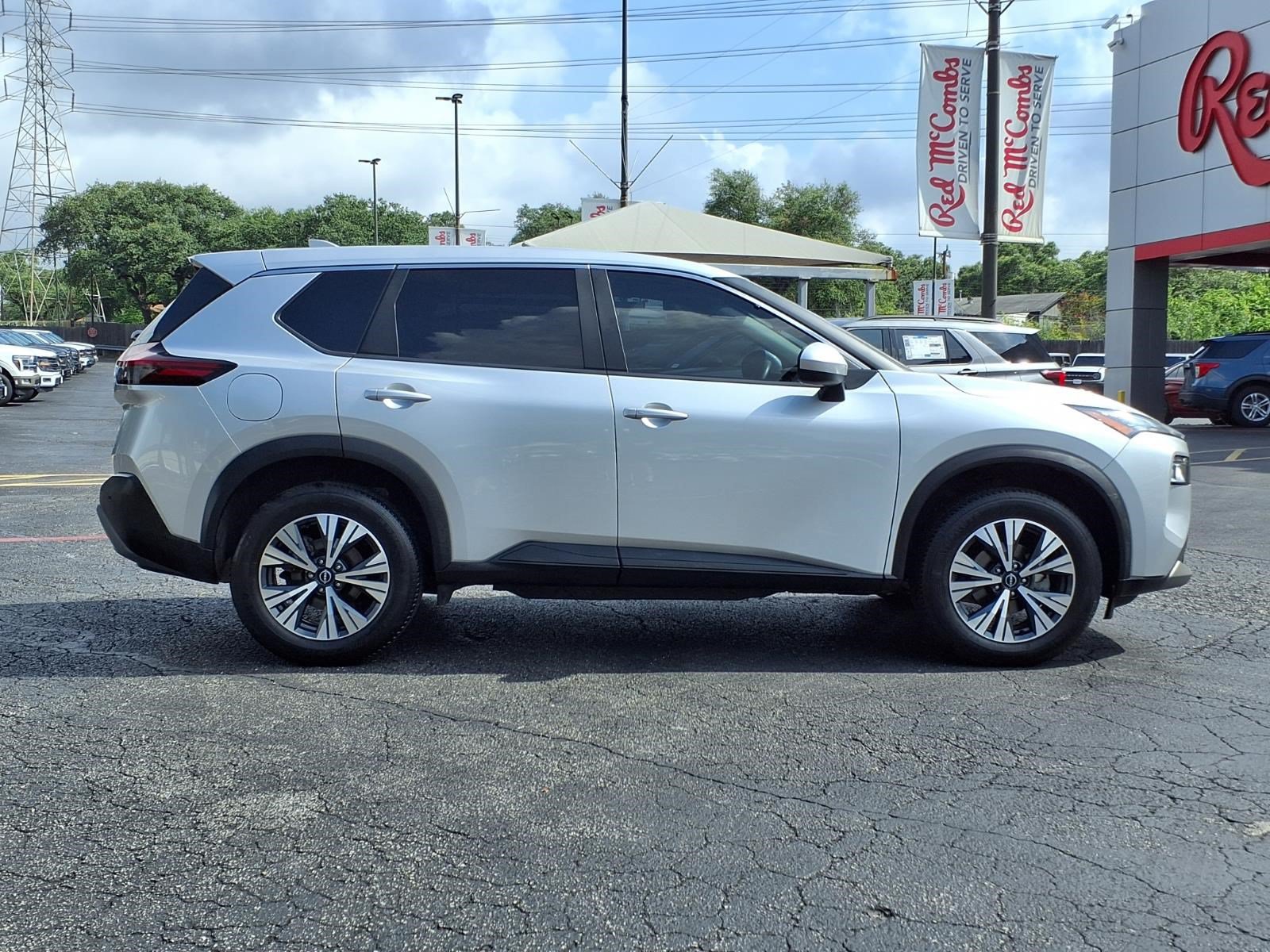 Used 2023 Nissan Rogue SV AWD/4WD image 5