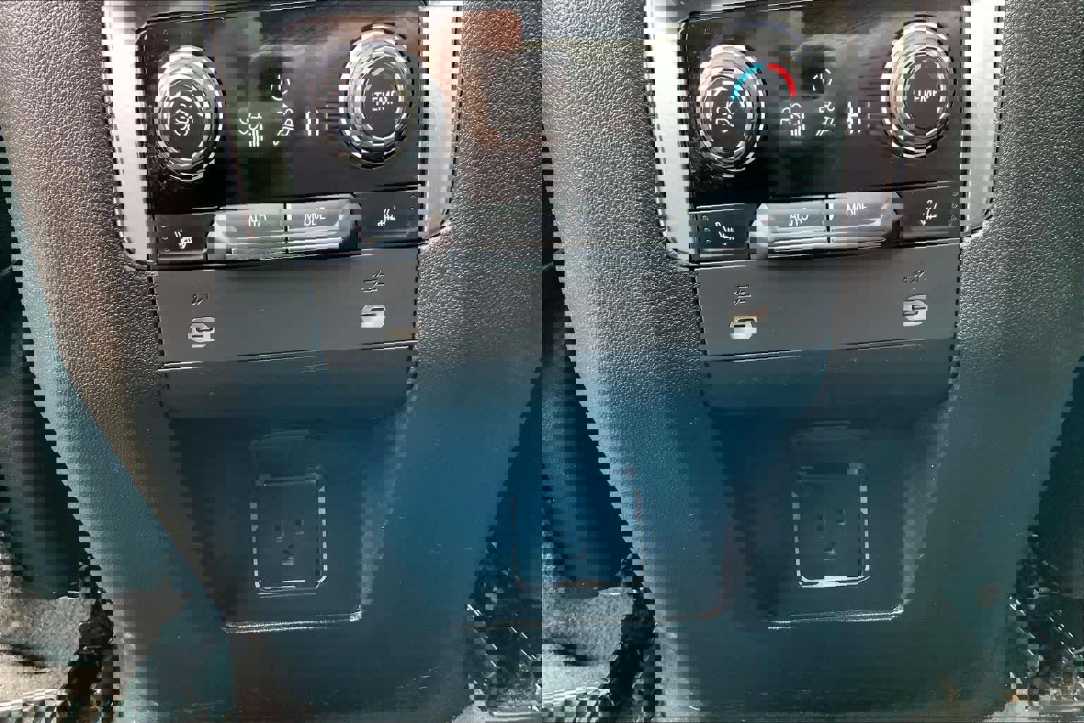 Used 2022 Chevrolet Tahoe Z71 w/ Luxury Package image 34