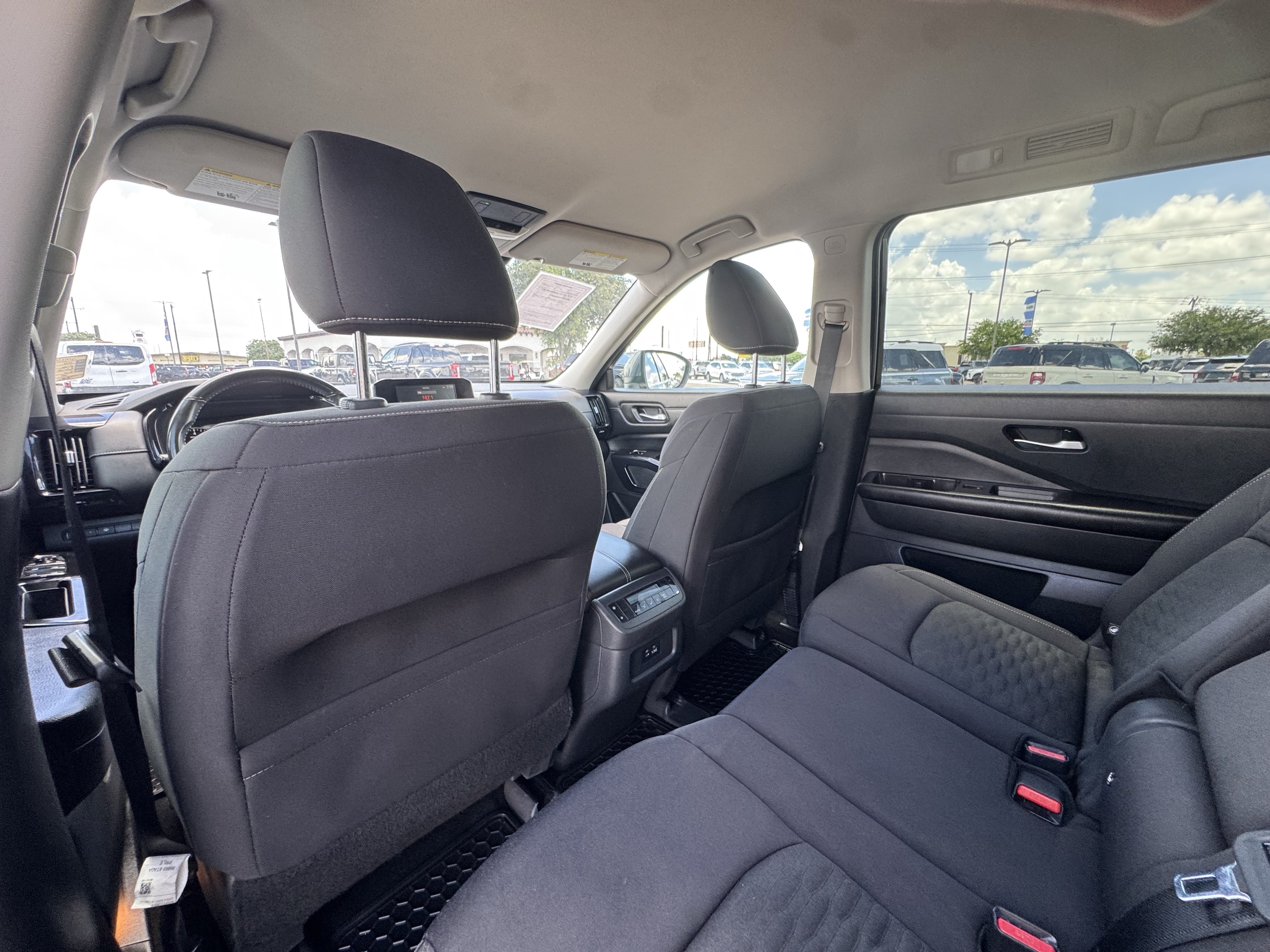 Used 2022 Nissan Pathfinder SV FWD image 27