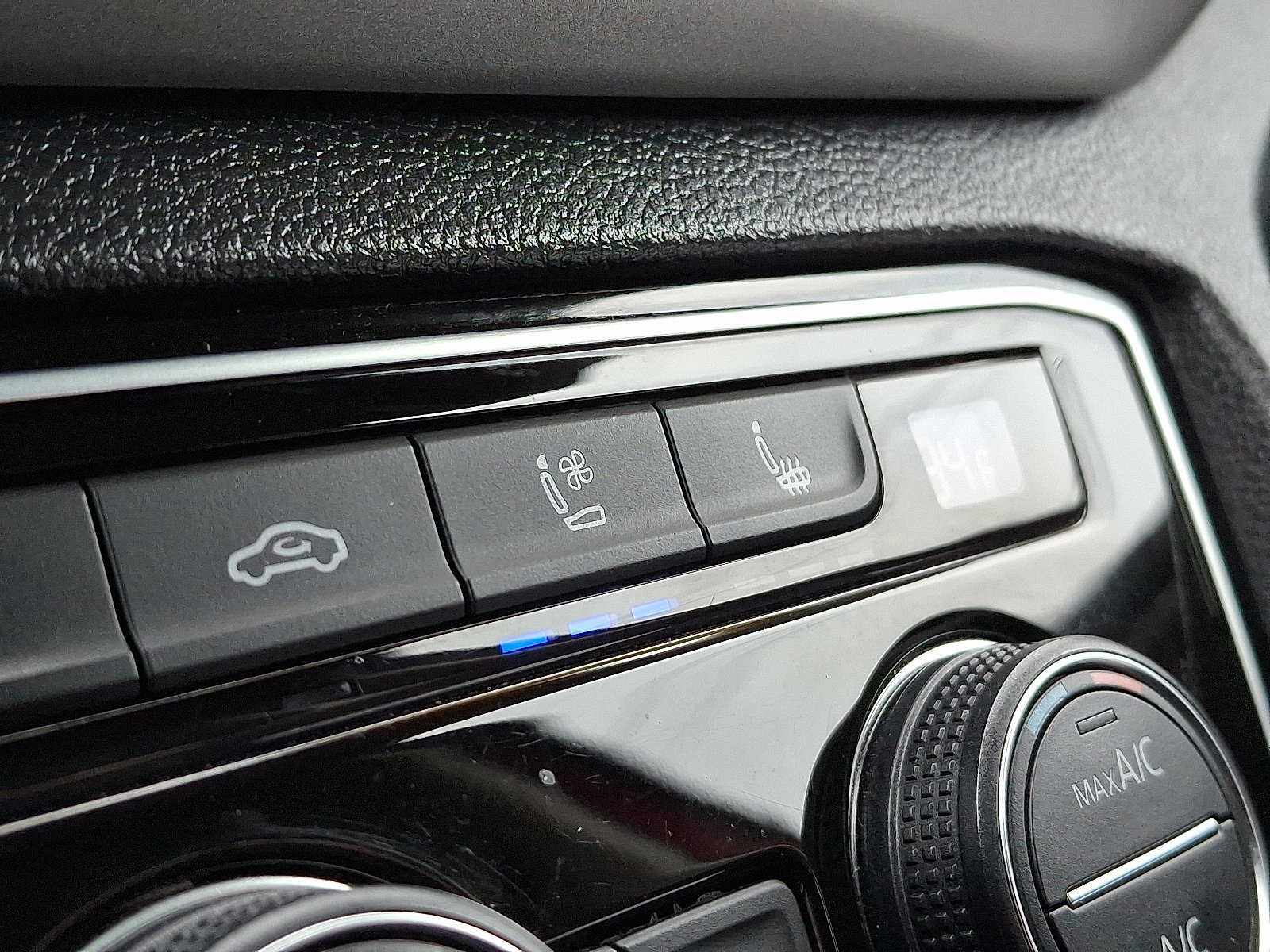 Used 2018 Volkswagen Atlas SEL Premium image 26