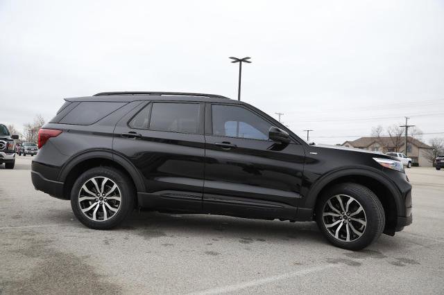 Certified 2022 Ford Explorer ST-Line w/ Class IV Trailer Tow Package image 2