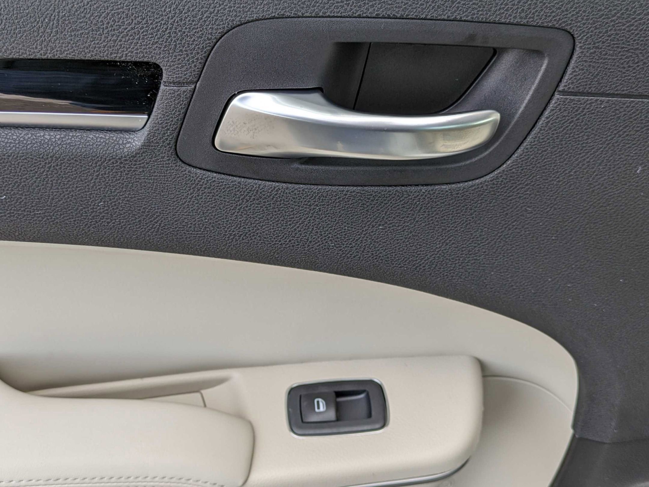 Used 2023 Chrysler 300 Touring w/ Sport Appearance Package image 26