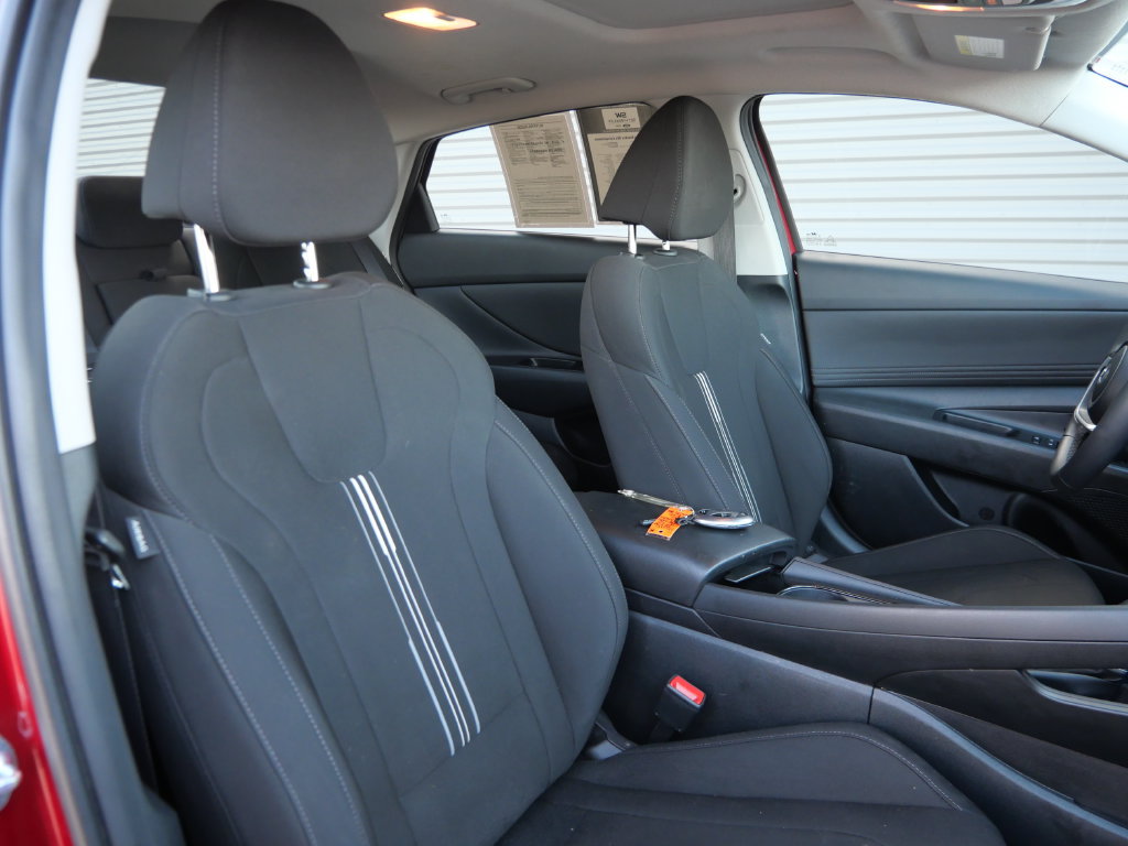 Used 2025 Hyundai Elantra SEL FWD image 17