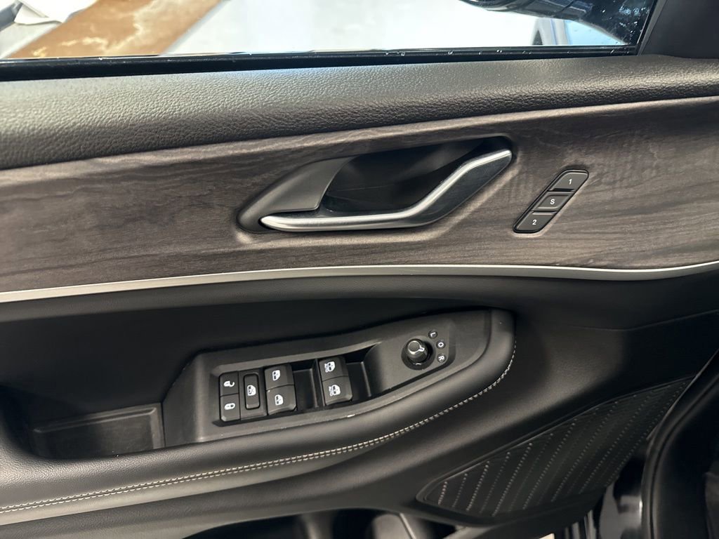 Used 2023 Jeep Grand Cherokee Limited w/ Trailer Tow Prep Group (B) image 32