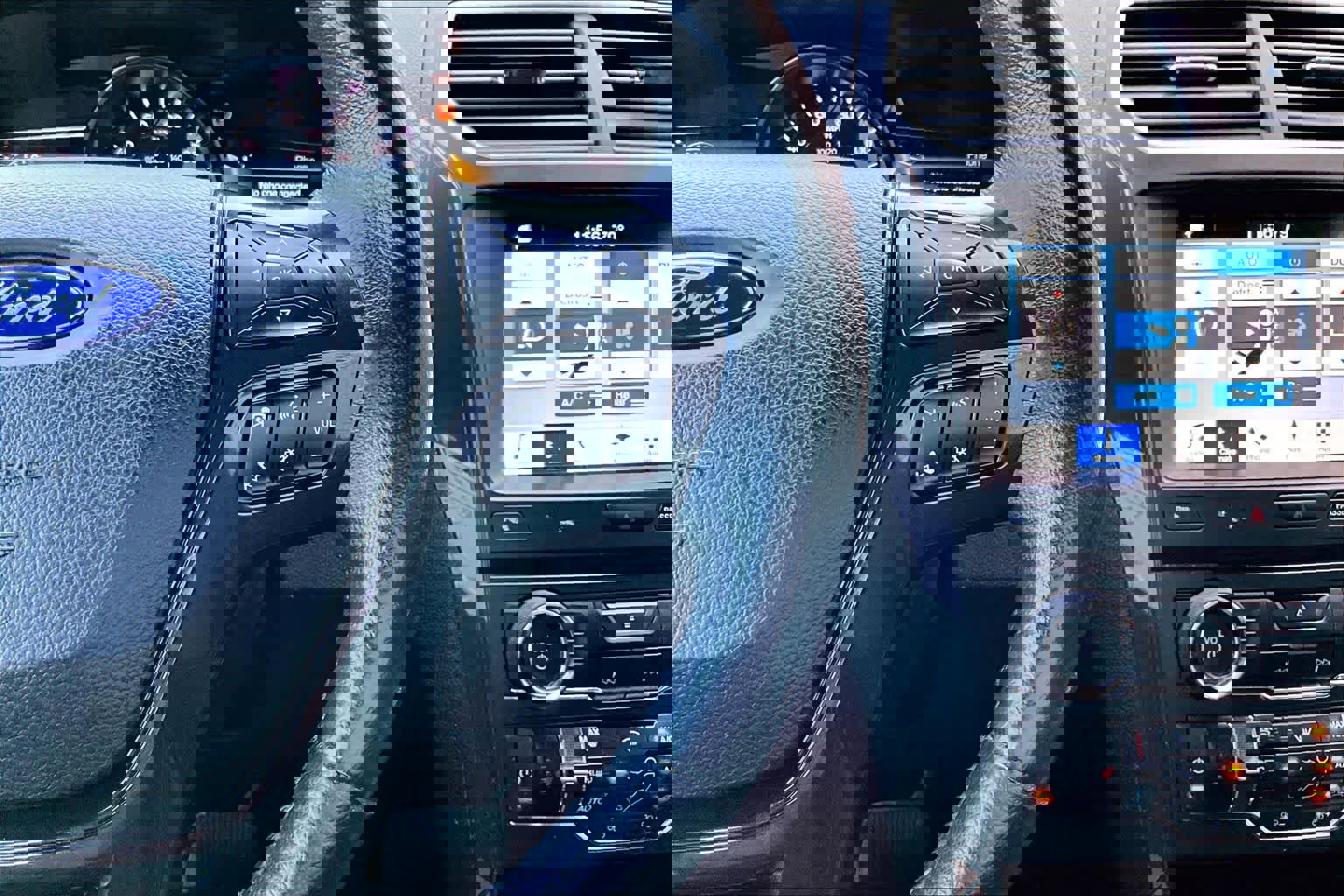 Certified 2017 Ford Explorer XLT w/ Equipment Group 202A image 27