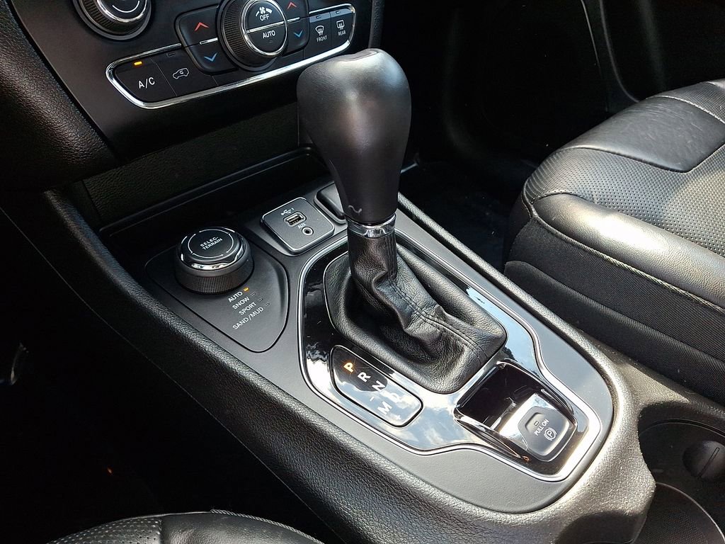Used 2019 Jeep Cherokee Limited AWD/4WD image 14