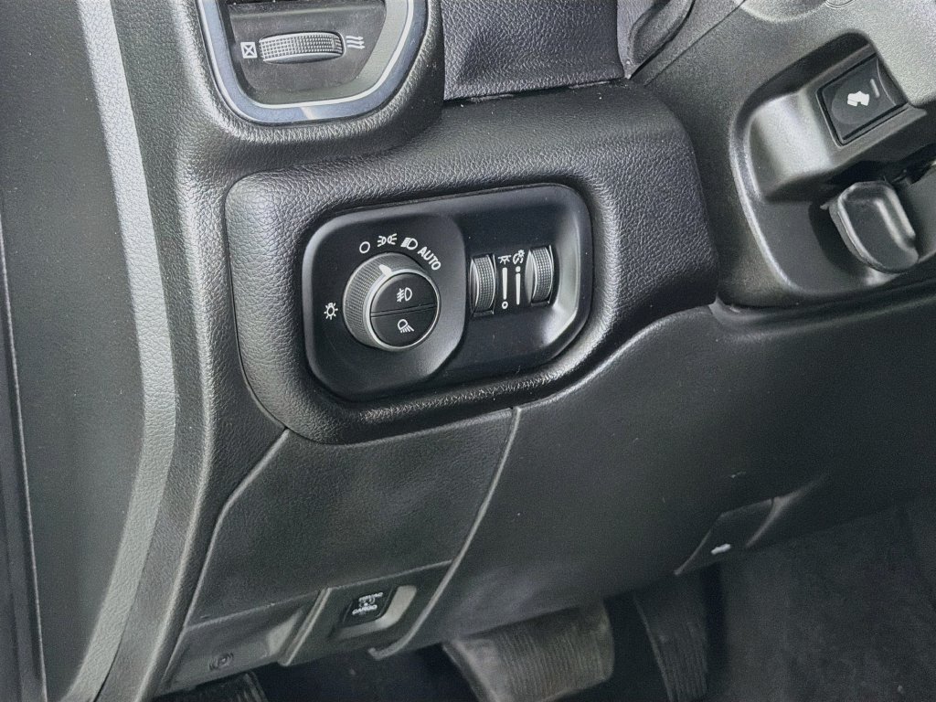 Used 2025 RAM 2500 Laramie AWD/4WD image 13