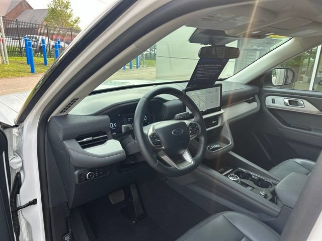 Certified 2025 Ford Explorer Active w/ Active Comfort Package AWD/4WD image 15