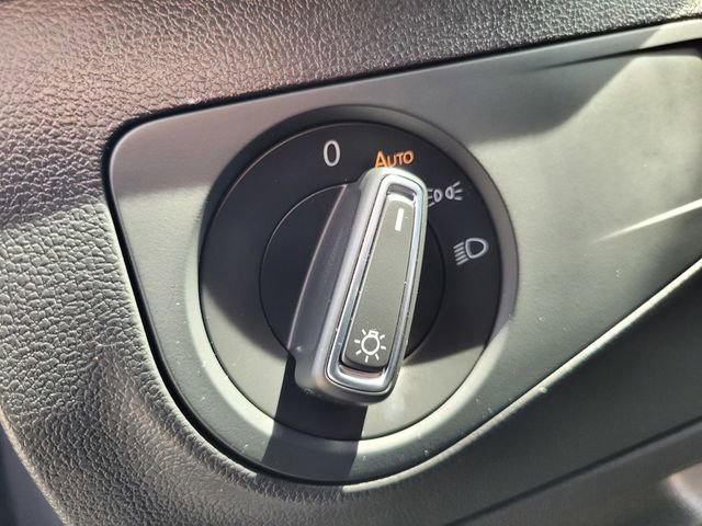 Used 2023 Volkswagen Tiguan SE w/ Panoramic Sunroof Package FWD image 17