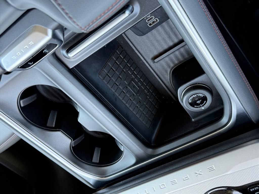 Certified 2025 Ford Expedition Active AWD/4WD image 18