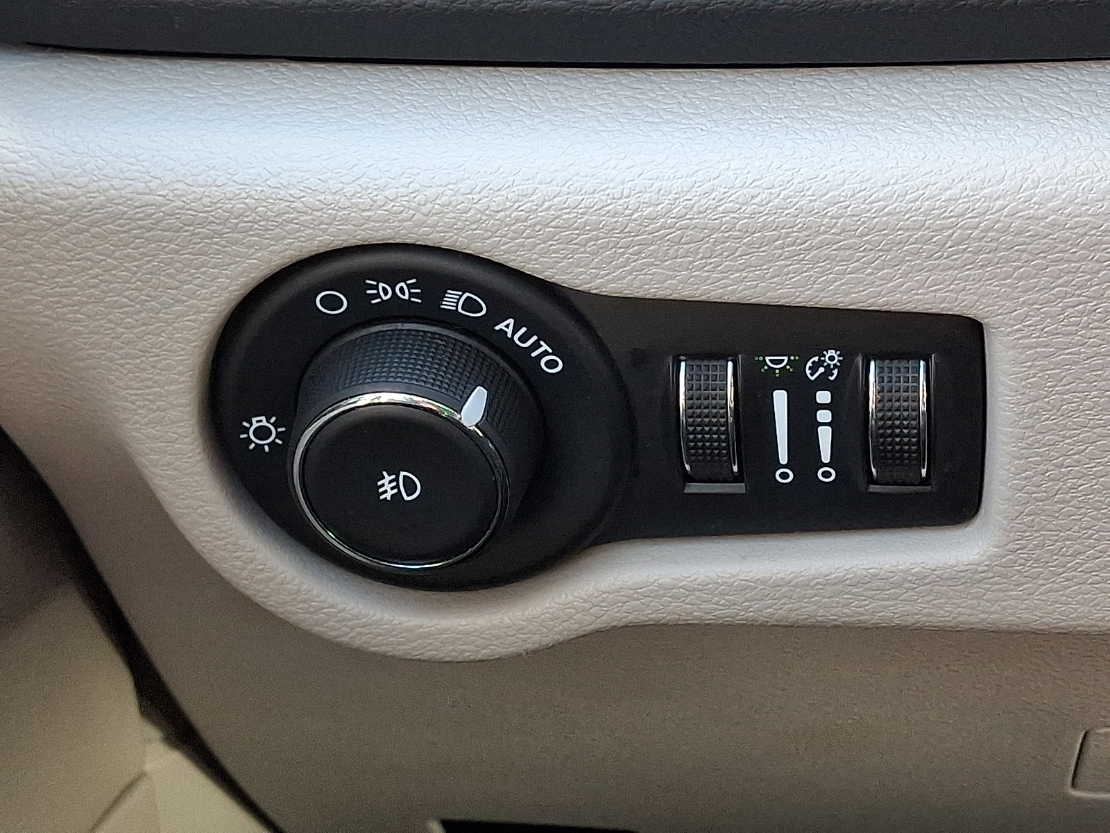 Used 2024 Chrysler Pacifica Touring-L FWD image 26
