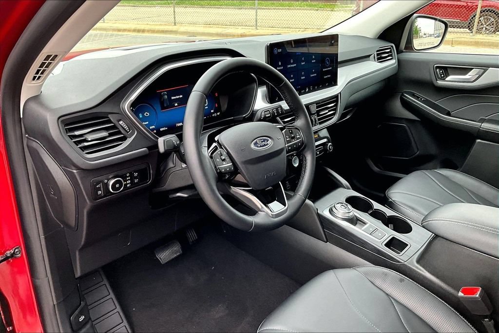 Certified 2025 Ford Escape SE w/ PHEV Premium Package FWD image 13