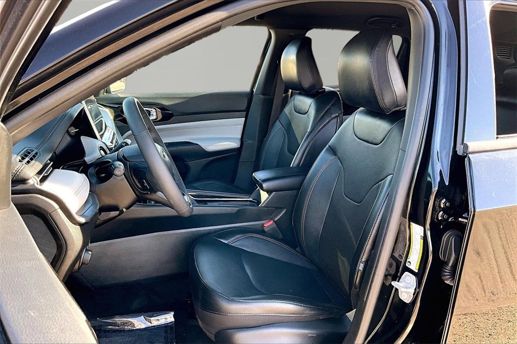 Used 2023 Jeep Compass Limited image 25