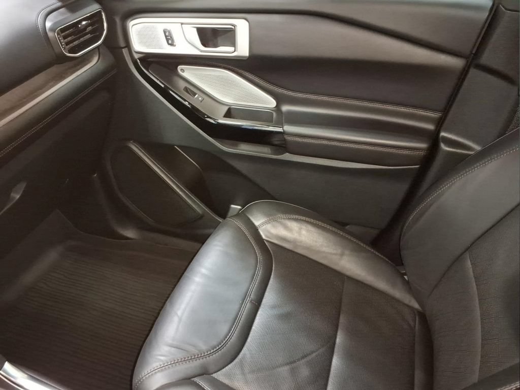 Certified 2023 Ford Explorer Platinum w/ Technology Package AWD/4WD image 23
