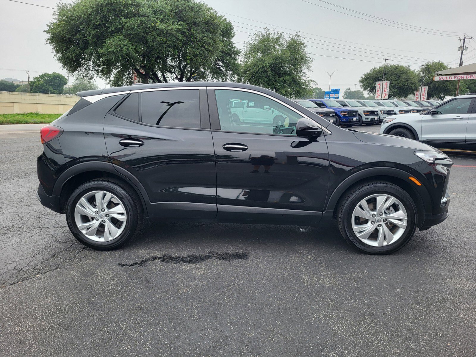 Used 2025 Buick Encore GX Preferred FWD image 2