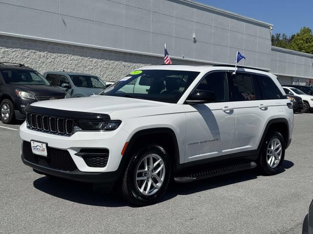 Used 2024 Jeep Grand Cherokee Laredo X AWD/4WD image 5