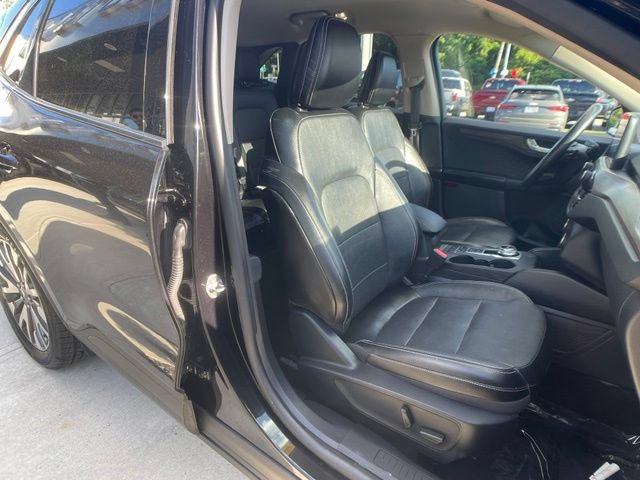 Certified 2020 Ford Escape Titanium AWD/4WD image 31