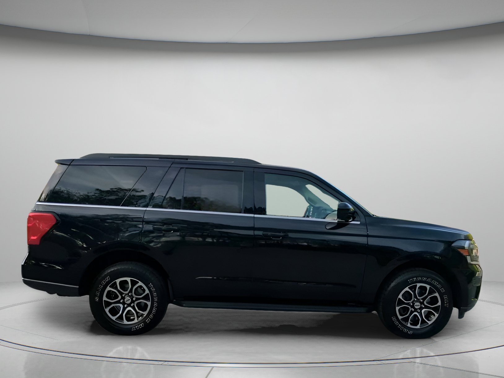 Certified 2024 Ford Expedition XLT RWD image 32