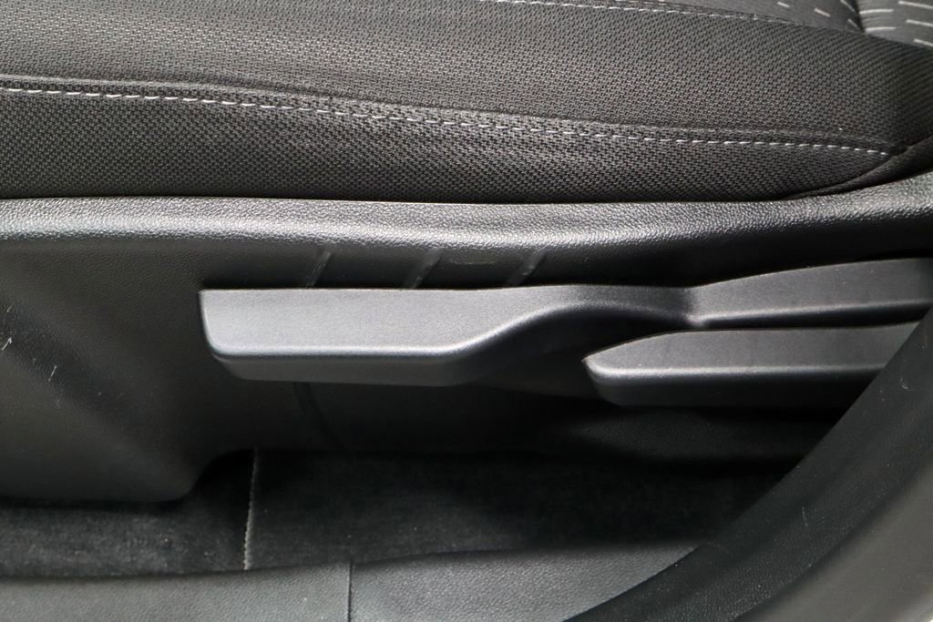 Used 2025 Chevrolet Equinox LT image 23