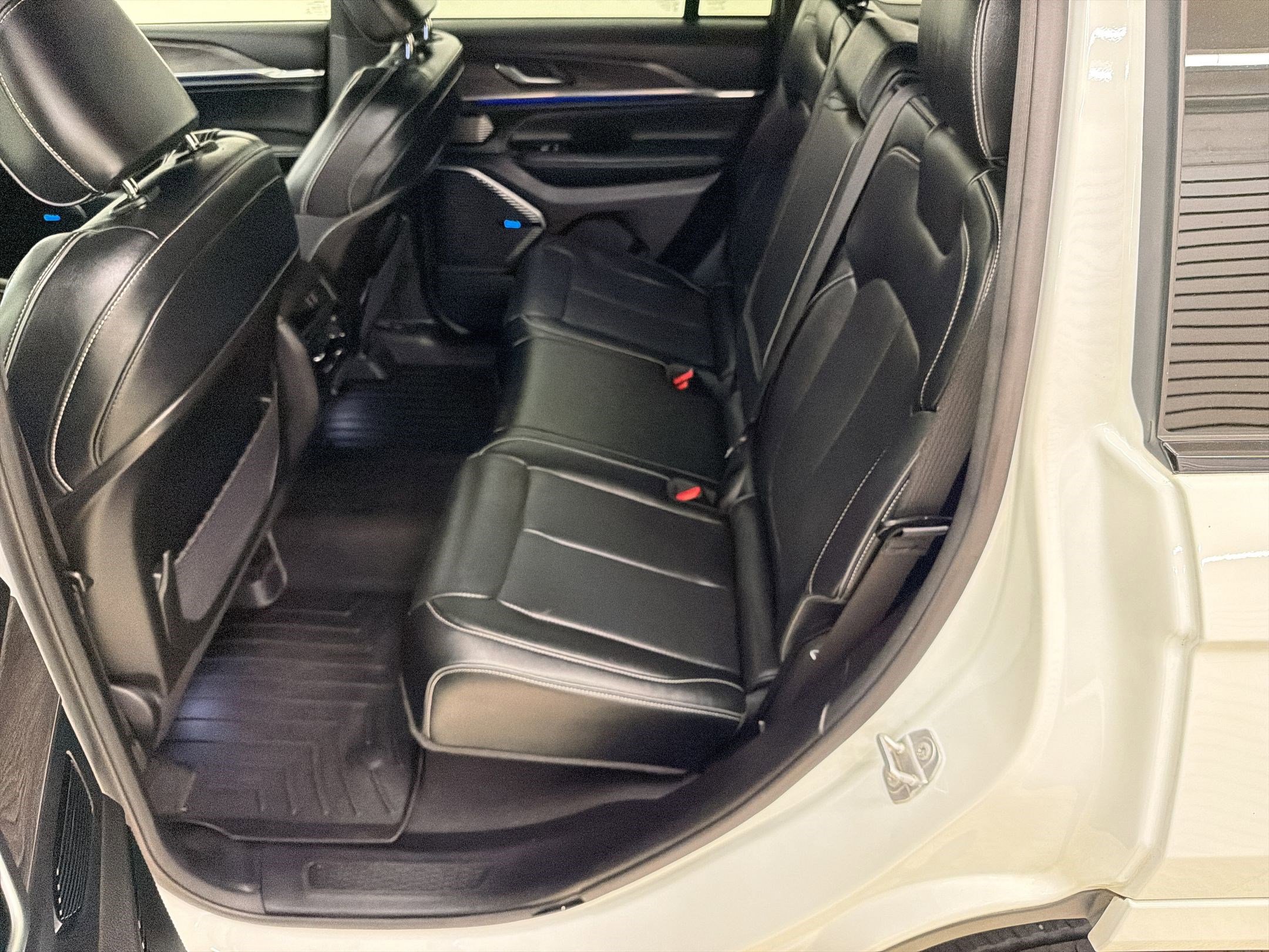 Used 2022 Jeep Grand Cherokee Overland image 14