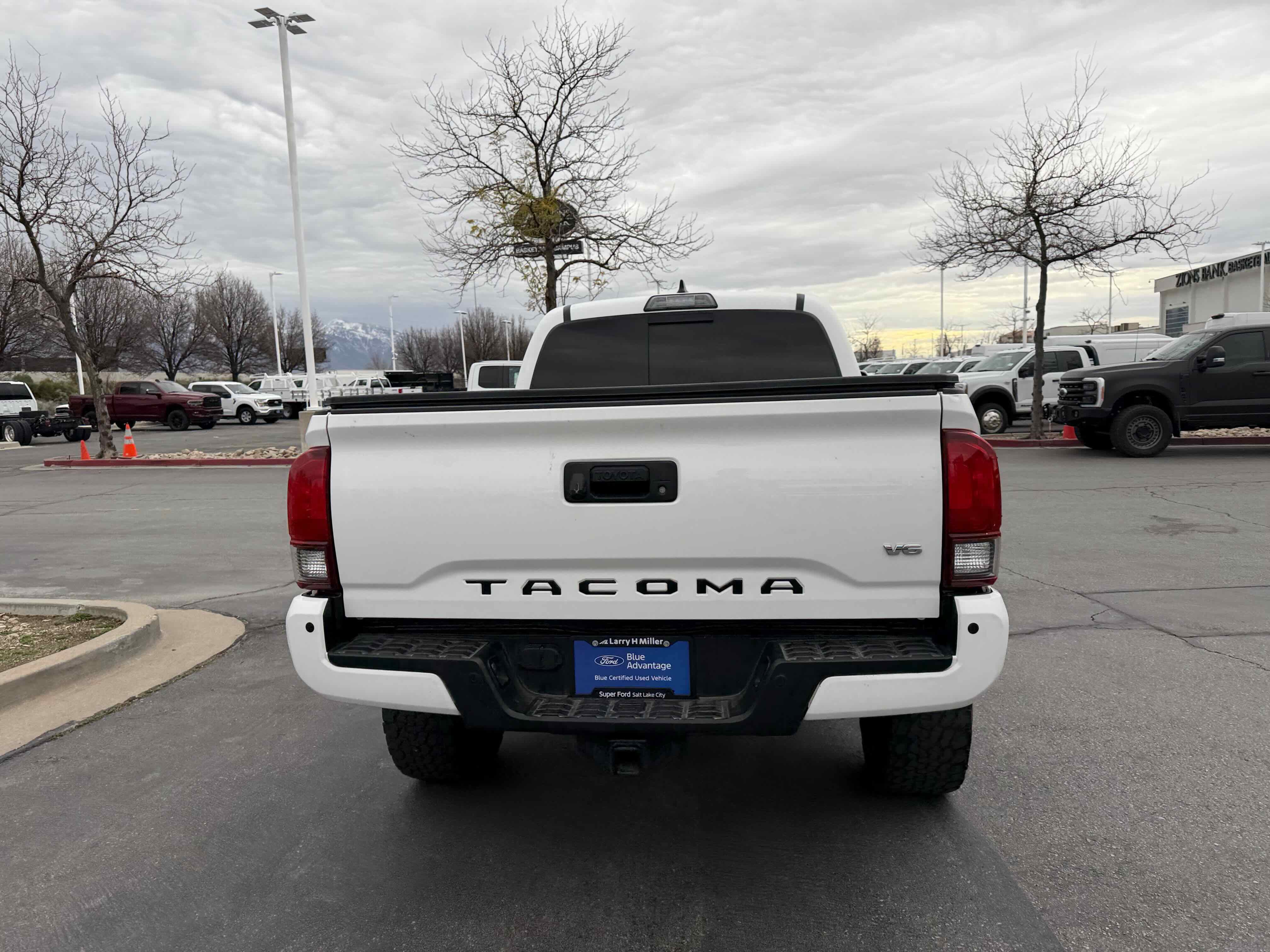 Used 2019 Toyota Tacoma TRD Sport image 6