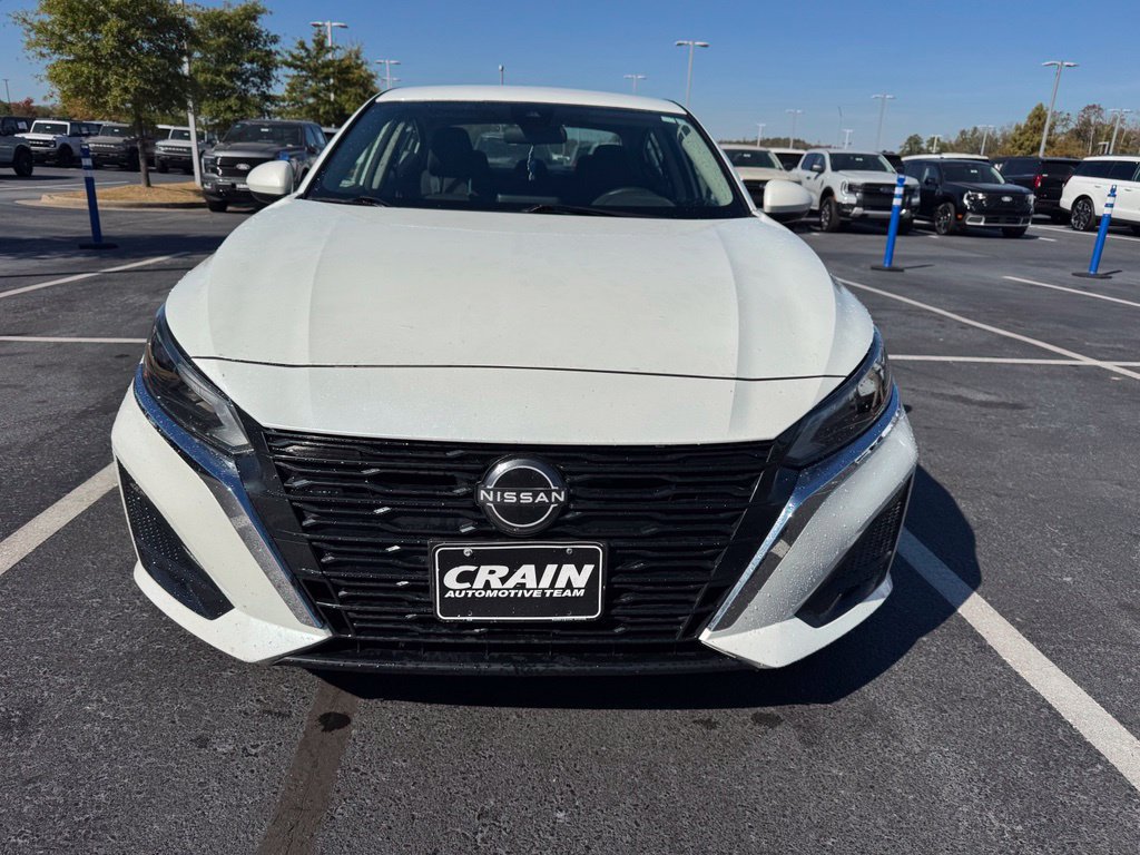 Used 2023 Nissan Altima 2.5 SV FWD image 2