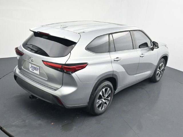 Used 2022 Toyota Highlander XLE AWD/4WD image 30
