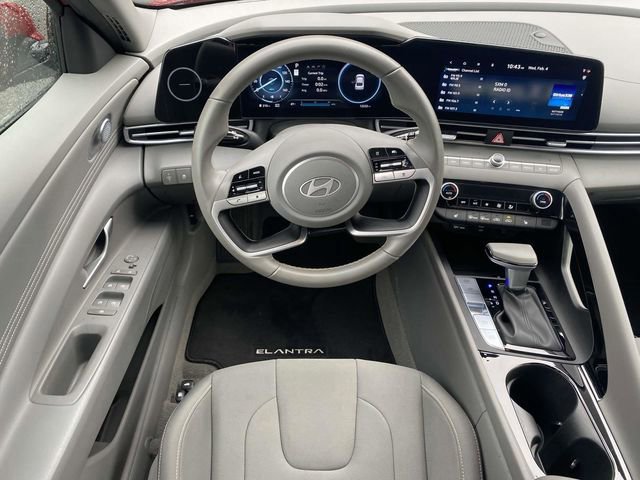 Used 2025 Hyundai Elantra SEL w/ Cargo Package image 13