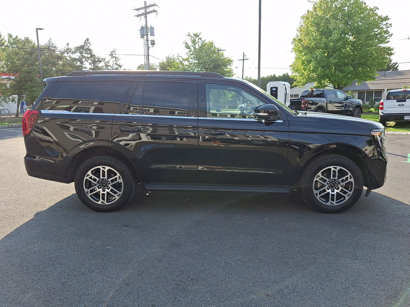 Certified 2025 Ford Expedition Active AWD/4WD image 4