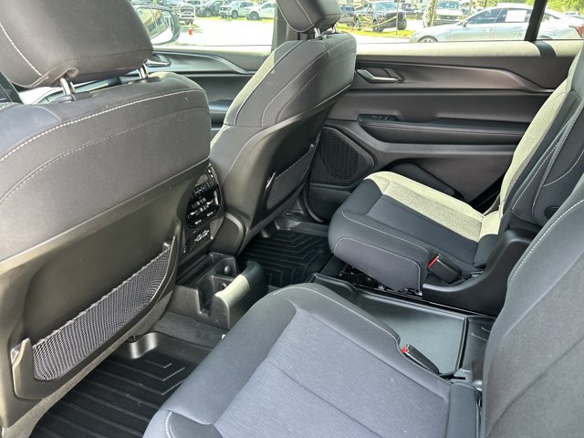 Used 2025 Jeep Grand Cherokee L Laredo w/ Luxury Tech Group I RWD image 23