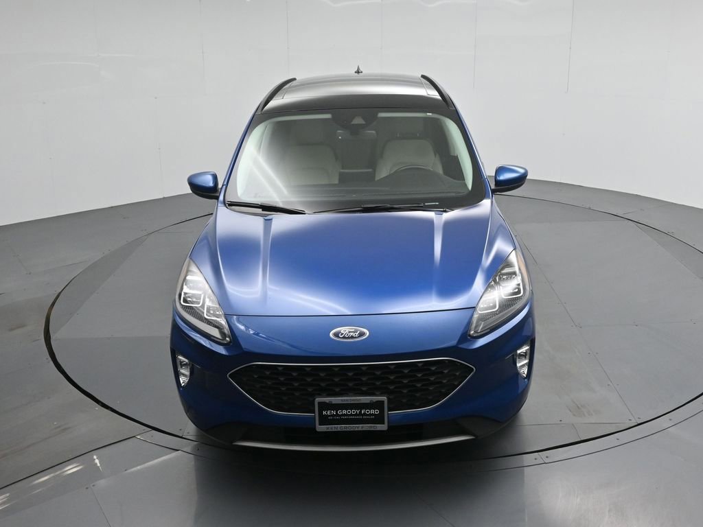 Certified 2022 Ford Escape Titanium w/ Class II Trailer Tow Package image 32