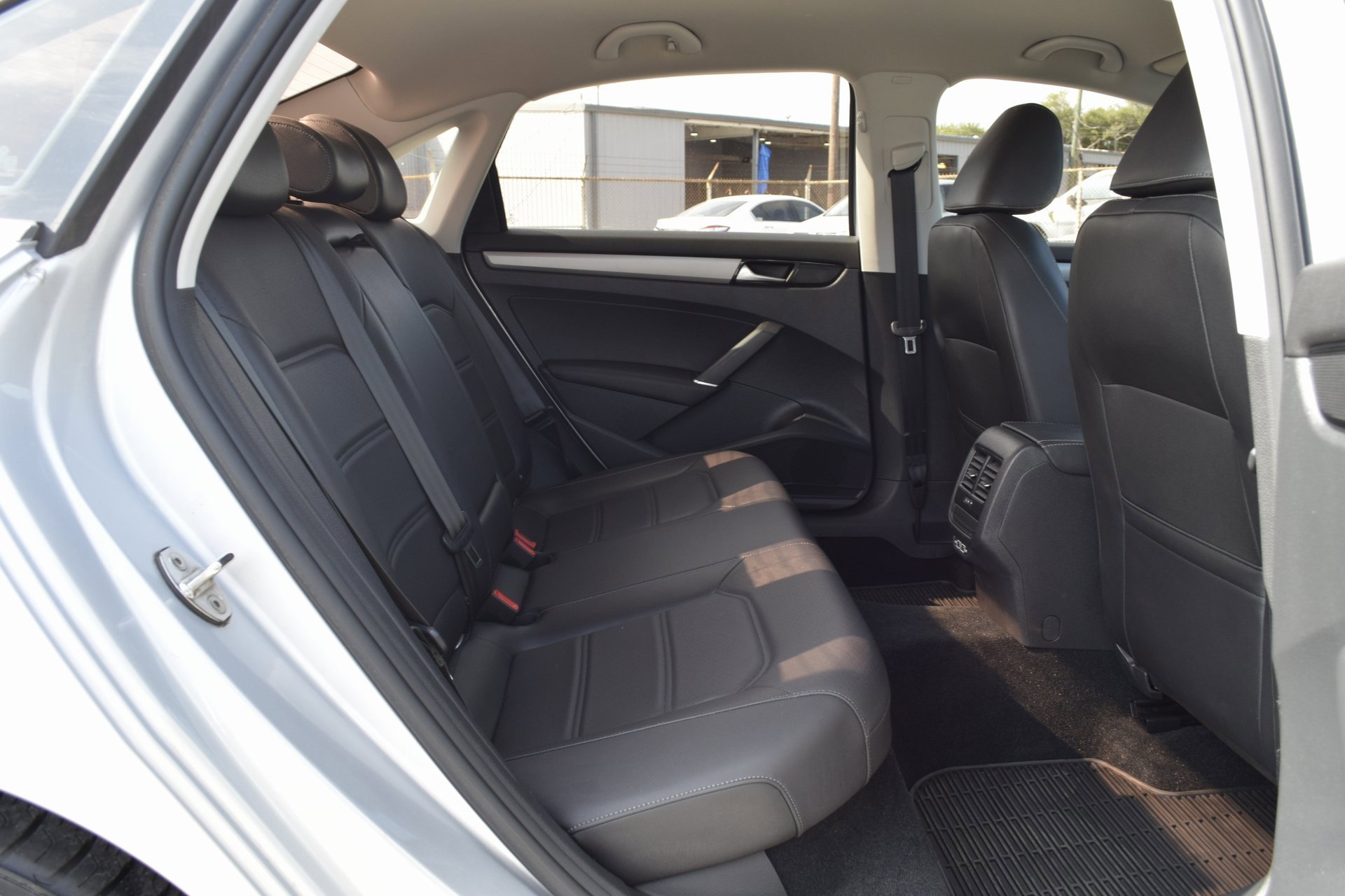 Used 2020 Volkswagen Passat 2.0T SE image 22