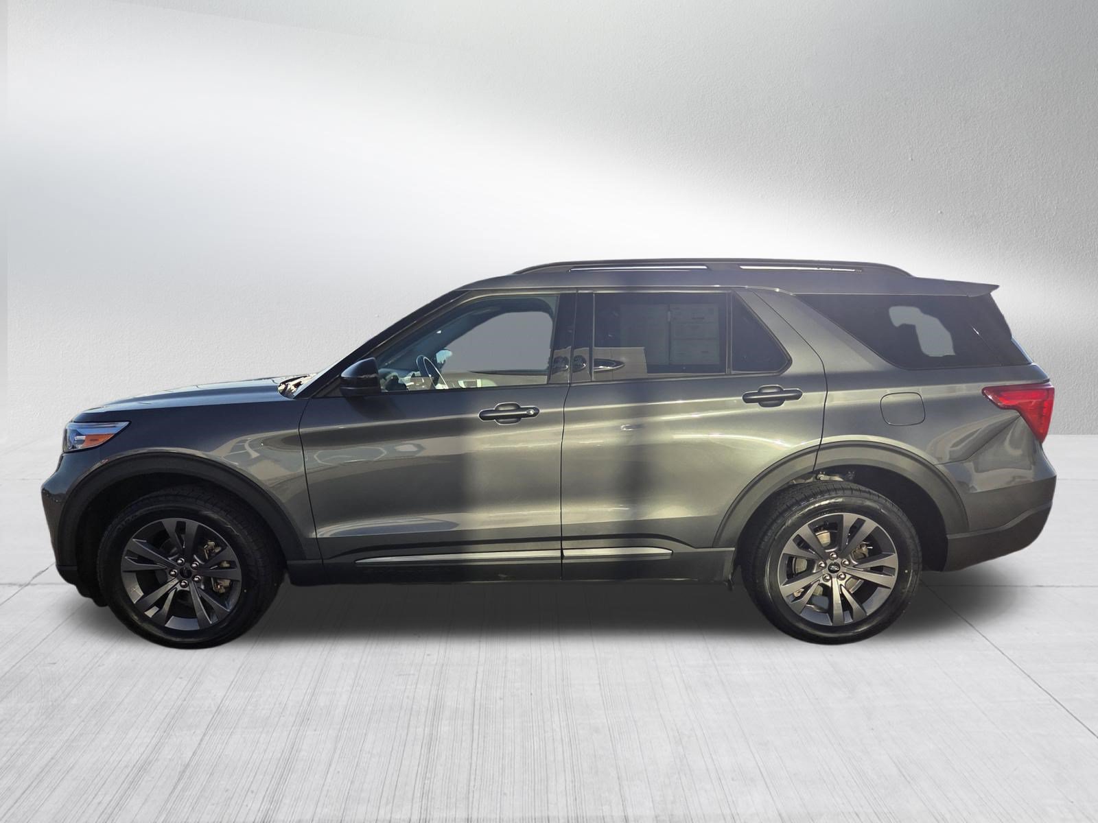 Certified 2023 Ford Explorer XLT w/ Equipment Group 202A AWD/4WD image 4