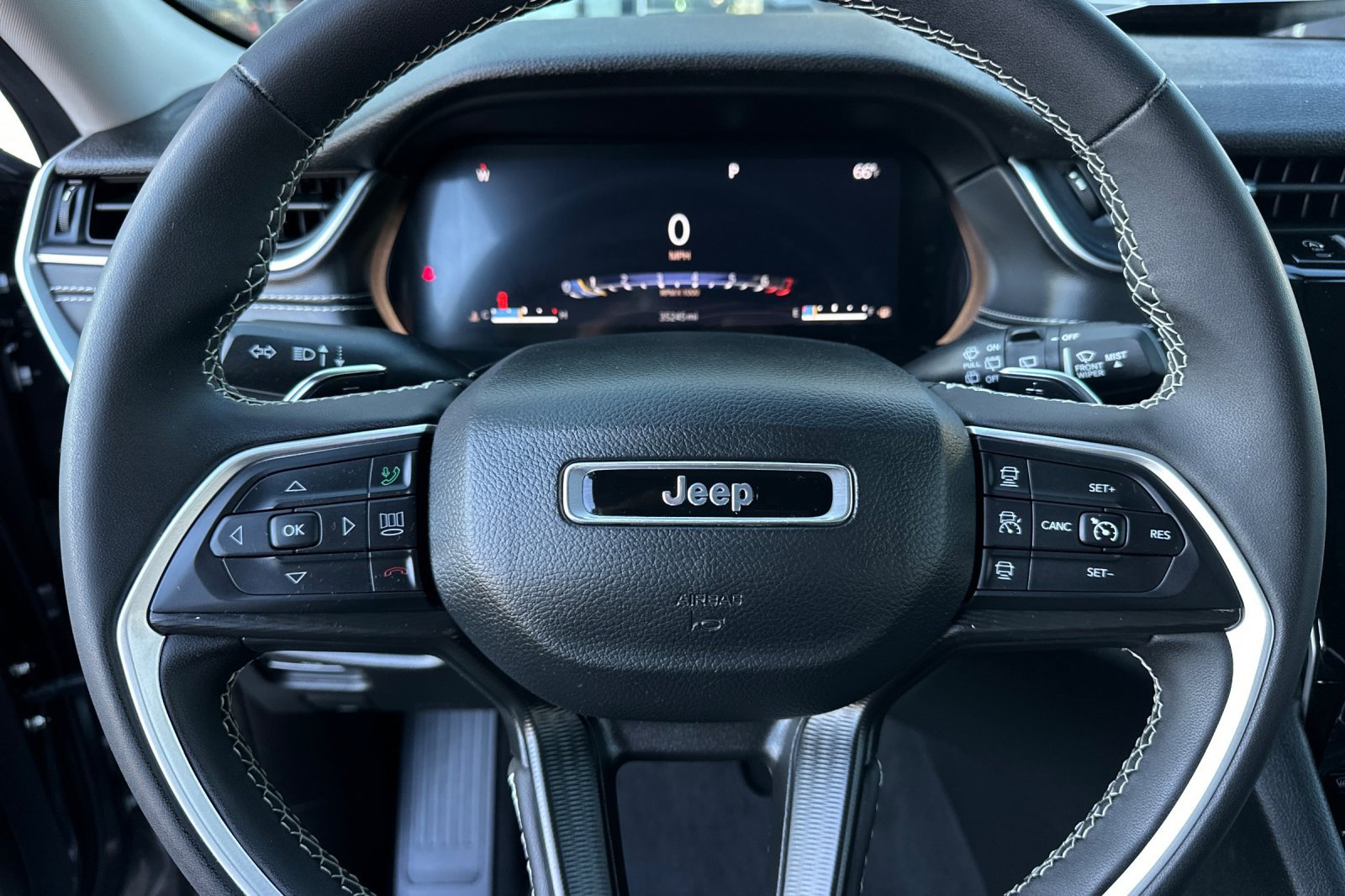 Used 2024 Jeep Grand Cherokee L Laredo image 23