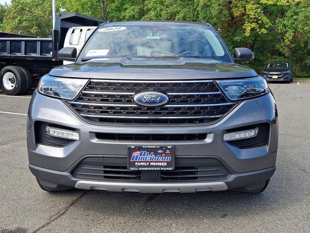 Certified 2021 Ford Explorer XLT w/ Equipment Group 202A AWD/4WD image 3