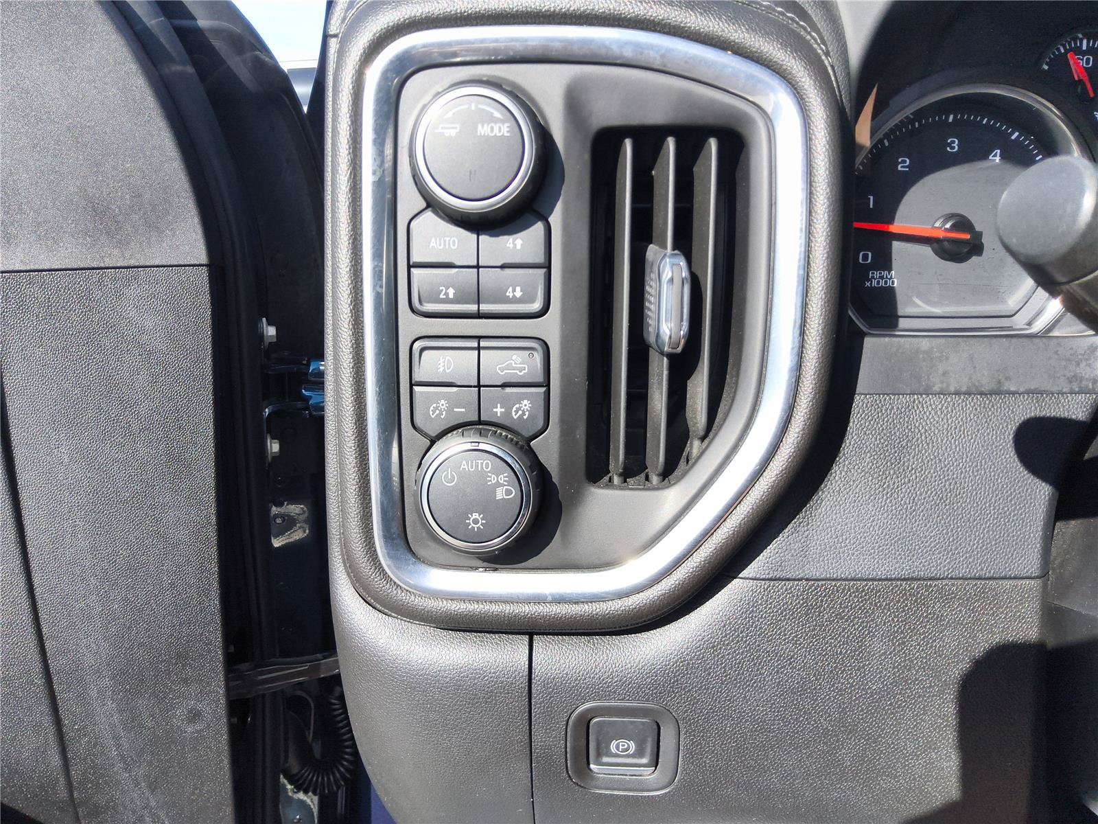 Used 2022 Chevrolet Silverado 2500 LT w/ Convenience Package AWD/4WD image 22