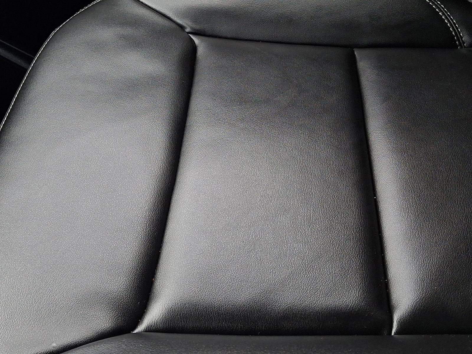 Certified 2022 Ford Explorer XLT w/ Equipment Group 202A image 26