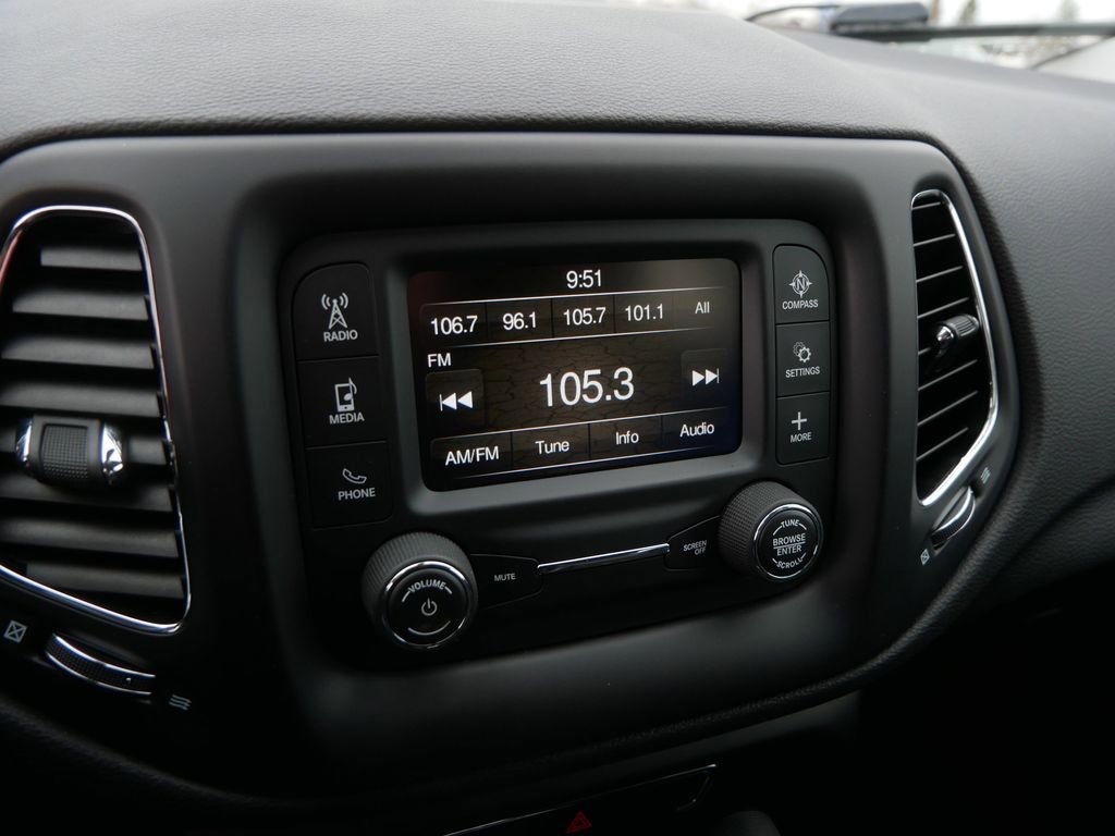Used 2018 Jeep Compass Latitude w/ Cold Weather Group AWD/4WD image 25