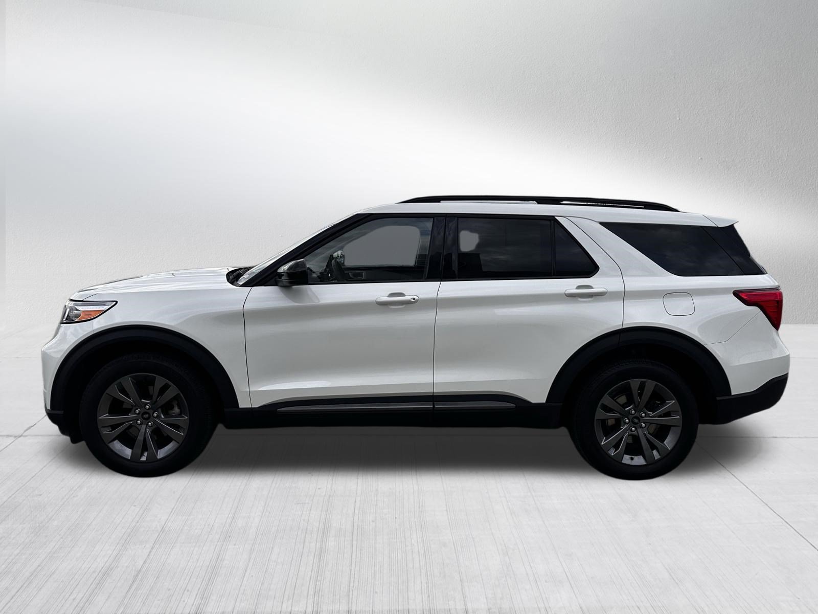Certified 2024 Ford Explorer XLT w/ Equipment Group 202A AWD/4WD image 4
