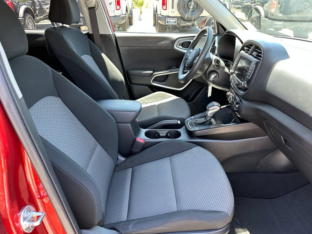 Used 2024 Kia Soul LX w/ Option Group 015 FWD image 16